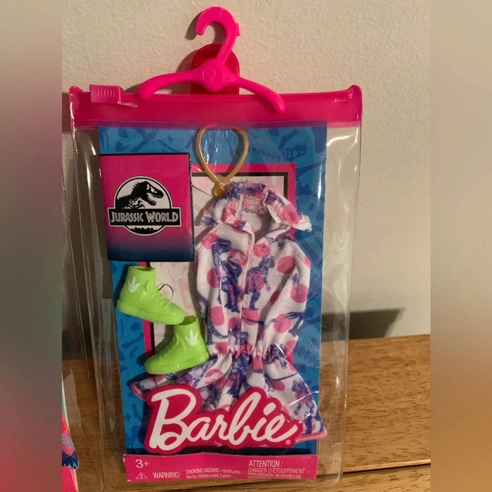Barbie fashion packs